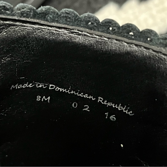 Jack Rogers "Bailey" Black Leather Side Zip Scalloped Ankle Boots Size 8 - Picture 11 of 13